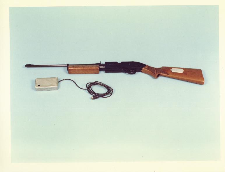 IVTS Rifle picture_LAW Simulato.JPG (25832 bytes)